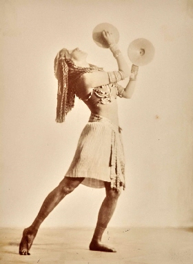 o.T. (Die Tänzerin Sent M'ahesa. Ägyptischer Tanz)